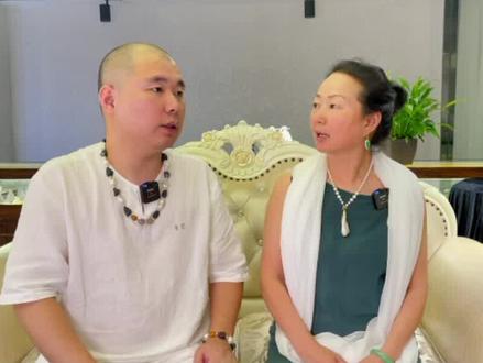 如果非要左右手戴,也是可以的。一个地方一个风俗嘛,比如周岁宝宝镯都是对镯呢~#珠宝首饰 #手镯 #珠宝消费