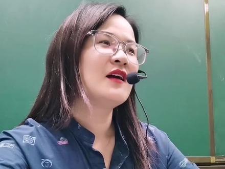 老师一定要带领孩子走上阅读快车道,除了选好书,示范朗读,还要帮助孩子理解故事中蕴含的深刻道理。书犹药也,善读可以医愚。#阅读是一种习惯 #语文 #班主任