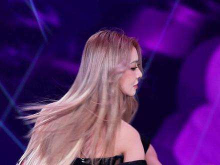 薛凯琪【维秘】重庆场ending纯享直拍版 重庆场的开场趴为了能出图做了很大牺牲
不过好在拍到了很多喜欢的照片
还有幸入选粉丝摄影展
250830薛凯琪重庆演唱会
#薛凯琪 #薛凯琪演唱会 #演唱会直拍 #fifi #神级现场