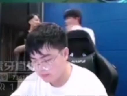这就是誓约痛失id的开始
这也是清华弟弟的开始哈哈哈哈哈哈哈哈哈