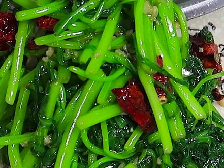 茼蒿最简单好吃的做法,一招出师 #抖音美食制作人 #凉拌菜 @DOU+小助手