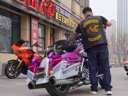 彩绘哈雷公路滑翔117CVO改装分享 #热点 #哈雷 #哈雷改装 #机车 #自由大道重机改装