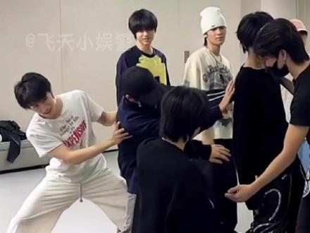 棍龙快别笑了,有啥糖点快分享给我啊! #橹穆 #王橹杰 #穆祉丞 #朱志鑫 #张桂源