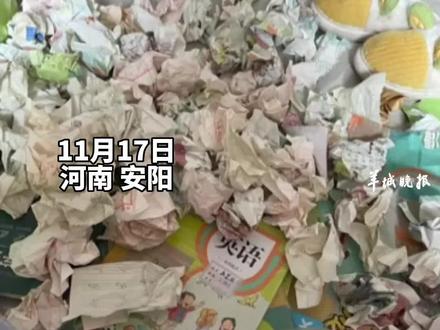 妈妈用旧书和卫生纸给八岁儿子做手工航天员。视频来源:@孙玥