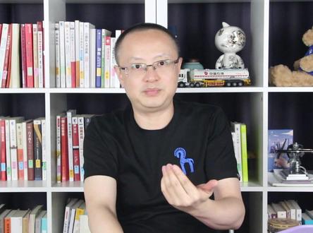 会议时发言如何做到从容不迫?#职场 #职场人生 @DOU+小助手
