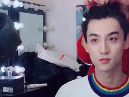 让发型师给我弄阿童木的发型……期待啊哈哈哈啊哈哈