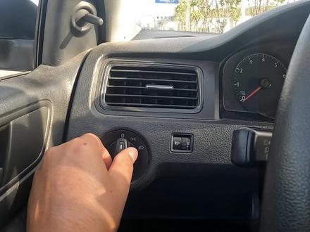 科目三考试刚上车准备到起步所有项目细节,记住回位灯光,检查档位,检查转向灯,注意每一个细节,考前必看。关注教练不迷路#科目三驾考技巧 #科目三考试模拟练习 #科目三起步 #科目三考试全程 #科目三细节注意事项