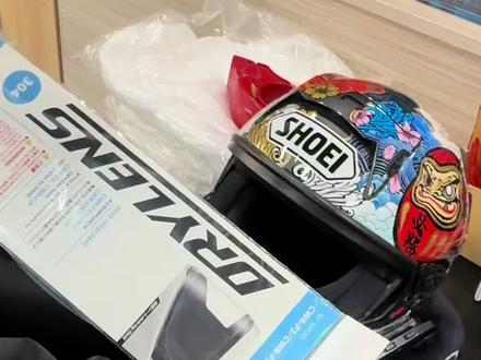镜片防雾贴的贴法,因为送来洗盔的好多小伙伴都把防雾贴贴反了,注意,是胶条面朝里哦#头盔#镜片防雾贴 #机车