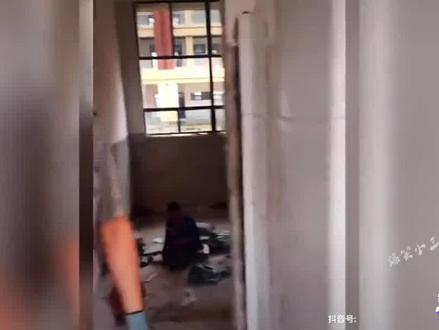 盘点那些冒充领导的人类,让贴砖师傅刷背胶?差点被邦邦两锤#我要上热门 #冒充领导 #爆笑 #搞笑
