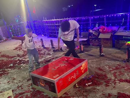 放那么多年烟花。还是牛石極品焰火A B套和江山帝景最漂亮