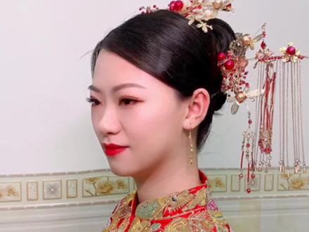 #潮汕新娘 #新娘过门妆#潮汕婚嫁习俗@DOU+小助手 为什么潮汕新娘都是晚上出嫁呢?不见天?防土非?习俗?还是黄婚娶亲呢?