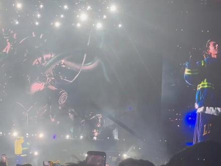 对deadman的现场掌握已经到了炉火纯青的地步🐮#蔡徐坤 #deadman #蔡徐坤迪拜音乐节 #音乐现场 #神级现场