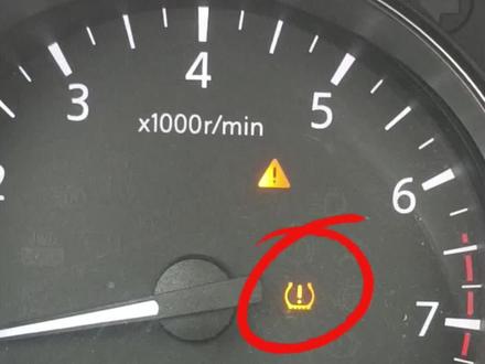 胎压警示灯亮了怎么办?车还能开吗?胎压警示灯如何消除?#每天一个用车知识 #抖音汽车新知计划 #胎压灯常亮怎么办 #胎压灯复位 #东风日产