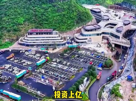 偌大的停车场连摩托都容不下#云渡服务区 #摩托车 #万万想不到