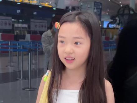 #小酒窝 #董璇女儿
哈哈讲话如同小大人的模样小酒窝🥰