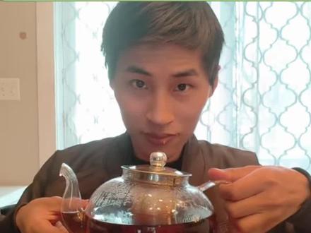 张云鹏到达加拿大!在加拿大出租屋生活场景!张云鹏在加拿大与朋友相聚并送朋友礼物!爸爸和继母与张云鹏视频! #张云鹏 #张云鹏爸爸 #张云鹏妈妈 #张云鹏回通化认亲 @DOU+小助手 @抖音小助手 @沈华柏(张云鹏) @荷兰高🌷洋 @张云鹏的爸爸14号早九点立白国货专场