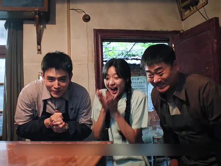 没有网络的年代谁家有台黑白电视就有排面#纯真年代的爱情#孙千 #因为一个片段看了整部剧