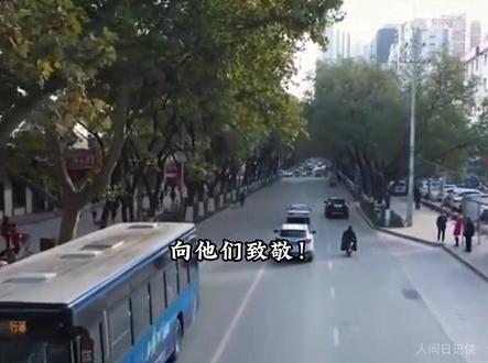 正在做手术的主刀医生突然跑了出去,只因他有一件重要的“私事”#感人瞬间 #医者仁心 #正能量