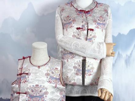 帮粉丝定制亲子装,娘仨一色小醒狮马甲,穿上过年那指定特别喜庆好看!!!#服装定制 #手艺人 #裁缝 #亲子装 #马甲