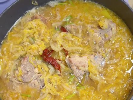 今天的晚餐🥣很东北特色,又是给老王香嗡嗡的一顿😄