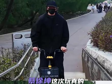 #蔡徐坤街采KPI达成 没有身份光环和舞台滤镜,依然有人愿意为你驻足 #蔡徐坤