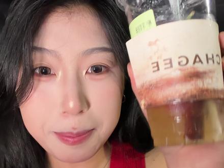 呀!苹果星球测品!好喝的好喝的,苹果这么无聊的水果能做成这么好喝的口感#霸王茶姬 #成都霸王茶姬 #霸王茶姬苹果星球