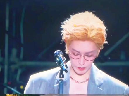 『侯明昊Melody舞台』
谁被侯明昊的《Melody》狠狠戳中?少年感嗓音适配度100%,温柔又深情,开口即沦陷。脑海中的旋律循环不停,是听完就忘不掉的神仙现场!
#侯明昊 #侯明昊的圈子 #Melody翻唱天花板#侯明昊音乐节神级现场#上热搜#全开麦