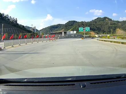 高速路口3个导航都叫我靠左行驶,我偏靠右看3款地图谁先反应过来#导航 #百度地图 #高德地图 #腾讯地图 #盯盯拍记录仪