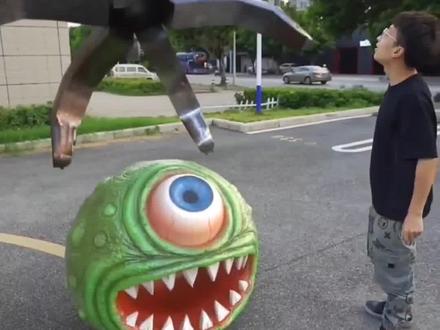 人类大战小病毒,用智慧轻松战胜了#搞笑视频 #搞笑配音