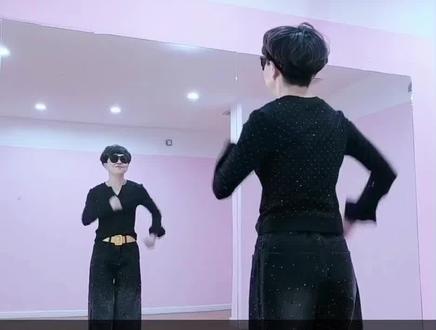 新舞推荐《孤单的酒杯》背面完整版演示来喽真带劲啊太帅啦😂😎#最潮广场舞 #帅呆了酷毙了 #简单好看又好学 #想跳的就一起跳吧 #开心度过每一天