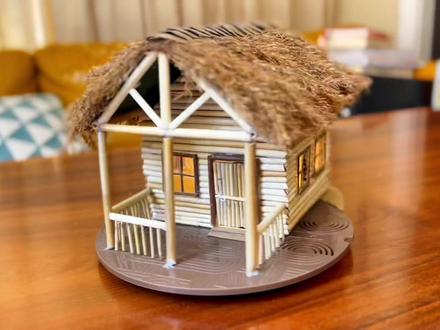 #手工 芦苇奉献了全身,做了个茅草小木屋!空心的芦苇杆好剪,还能得到粗细不同的杆子,穗也是好材料,不可浪费!上次的小屋上色把部分朋友卡住了,这次只要有热胶枪和双面胶就能做,简单容易上手,只要动手了就能做的比我好#手工diy #亲子手工 #手工小木屋 #diy小屋