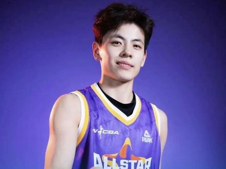 投嗨了!杨舒予pk王思雨三分大赛!真的看到了新老交替的一幕! #杨舒予 #王思雨 #女篮 #wcba #篮球