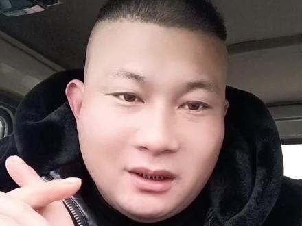 太仓犬是一种非常优秀的小型洞犬,优点胆大心细聪明,嗅觉好兴奋度高灵敏度高,缺点不训好容易袭击家禽家畜,容易掉骚,叫声尖锐有的拆家,本土小型犬中算是顶级,梗类犬要从小就带,定性早。如想细了解更多评论区顶部加我细说。#太仓 #太仓犬