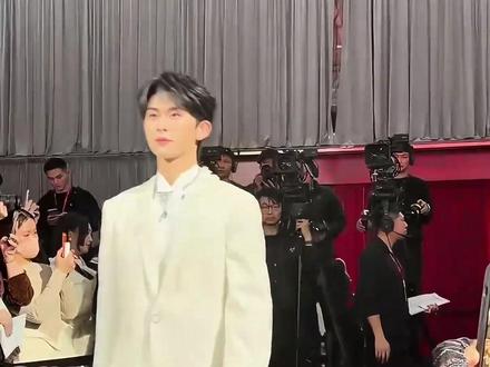 娇兰真的太会选人了!#陈添祥 #曾辉 #何健麒 #王道铁 #王凯沐 #蔷薇花谢即归来