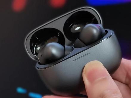 小米穿戴站起来了?REDMI Buds 8 Pro体验 外观变化不大的REDMI Buds 8 Pro,调音和降噪大提升,还加入了好用的智能查找耳机功能,好用,小米用户可以考虑了。#REDMIBuds8Pro #红米Tubro5