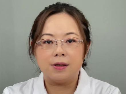 落枕是在睡眠之后,与睡枕及睡眠姿势有密切关系。严重甚至不能抬头....那么应该怎么缓解呢?#分享健康知识 #落枕复位 #落枕了怎么办