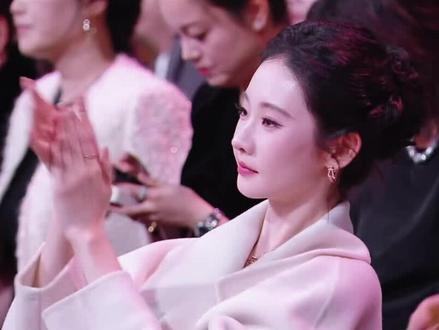 姐姐领着TOP和ING走了 #张艺凡 #TOP登陆少年组合 #TFING #时代峰峻 #微博之夜