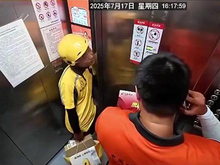双喜临门!录取通知书与奖励同时送达!网友:两位小哥太暖心了(来源:厦门晚报)