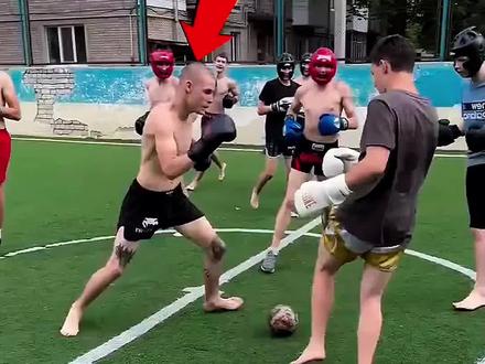 最疯狂的新运动拳击手踢足球