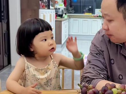 2岁半智商反超爸爸#大眼萌娃 #人类幼崽的古诗串烧 #父女搞笑