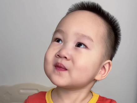 人类幼崽沉浸式吃饭#宝宝吃饭 #自主进食 #萌宝小吃货 #干饭宝宝上线