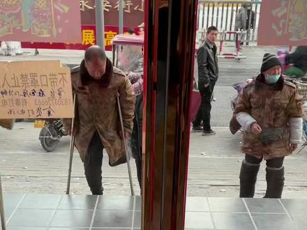 #安阳 龙飞把我我当亲人,今天让爸爸开三轮带他来看我,我在门市正发货呢,抬头看见龙飞,激动坏了,可能,在他心理,我就是他的亲人!!同样都是孩子,龙飞真让我牵挂,只希望别人不要欺负他!