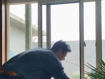 推拉玻璃门怎么拆卸下来?师傅来告诉你怎么办!#推拉门 #专业的事交给专业的人来做更靠谱 #家居生活 #门窗维保 #家庭维修