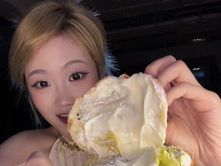 今日菜系:酱多多汉堡各种抹茶肉松泰奶小贝蛋挞南昌拌粉豆芽火腿加饼~#治愈系吃播 #一人食 #氛围感吃播 #静儿的食光 #合理饮食拒绝浪费