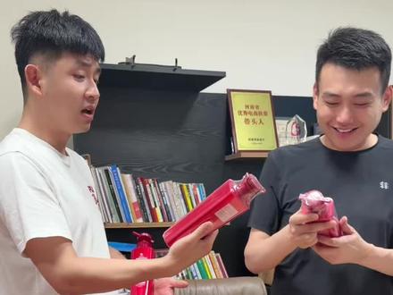 沪兮女王燕窝蛋白洗发水,控油蓬松,丝滑柔顺,针对那种干枯毛躁,烫染受损,脆弱易断的都有很好的修复效果,一桶净重520毫升,现在只需要39.9元3筒给你包邮到家!