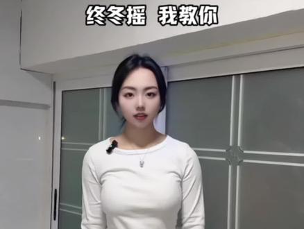 和闺蜜见面跳!举起你左手#终冬摇 #举起你左手dj #简单舞蹈教学 #舞蹈零基础教学