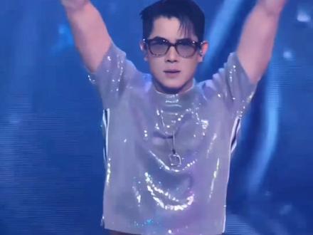 #上热门 鲨鱼舞来喽……#郭富城演唱会 #鲨鱼舞 #郭富城 @DOU+小助手