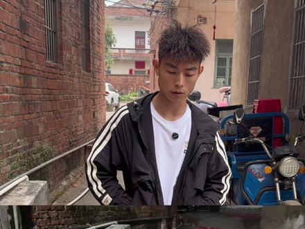 第一次没有年味的春节,不是长大了才没有感觉,是连小孩玩烟花的乐趣都不能有了…#农村生活#家庭#情感#过年