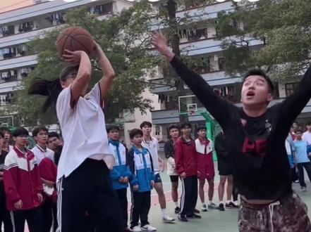 “没有天赋那就反复”#冯敏敏 #篮球人物介绍