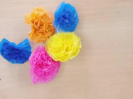 DIY手工:用废弃的塑料袋制作漂亮的塑料花